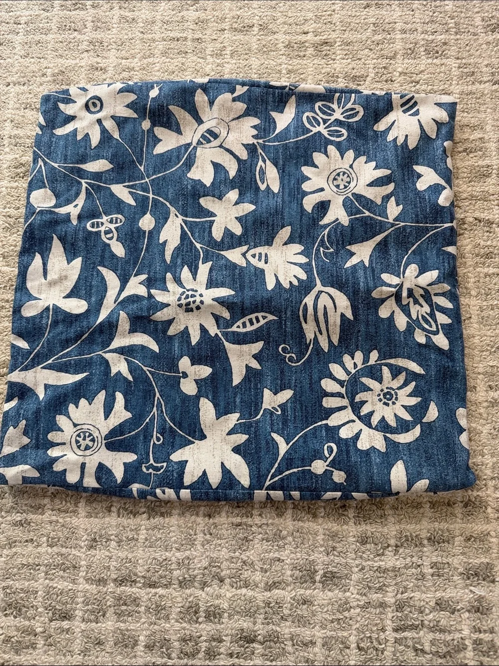 Floral cotton pillow cover, blue and beige, 17.5”x16,5” nwot